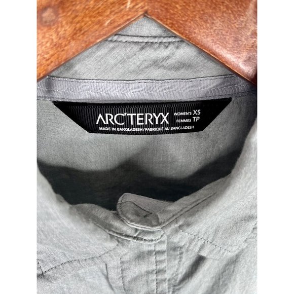 Gray Button-Up Women's Top - Picture 2 of 6